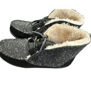 Minnetonka Ladies Torrey Lace Up Black Moccasin Booties Size 6